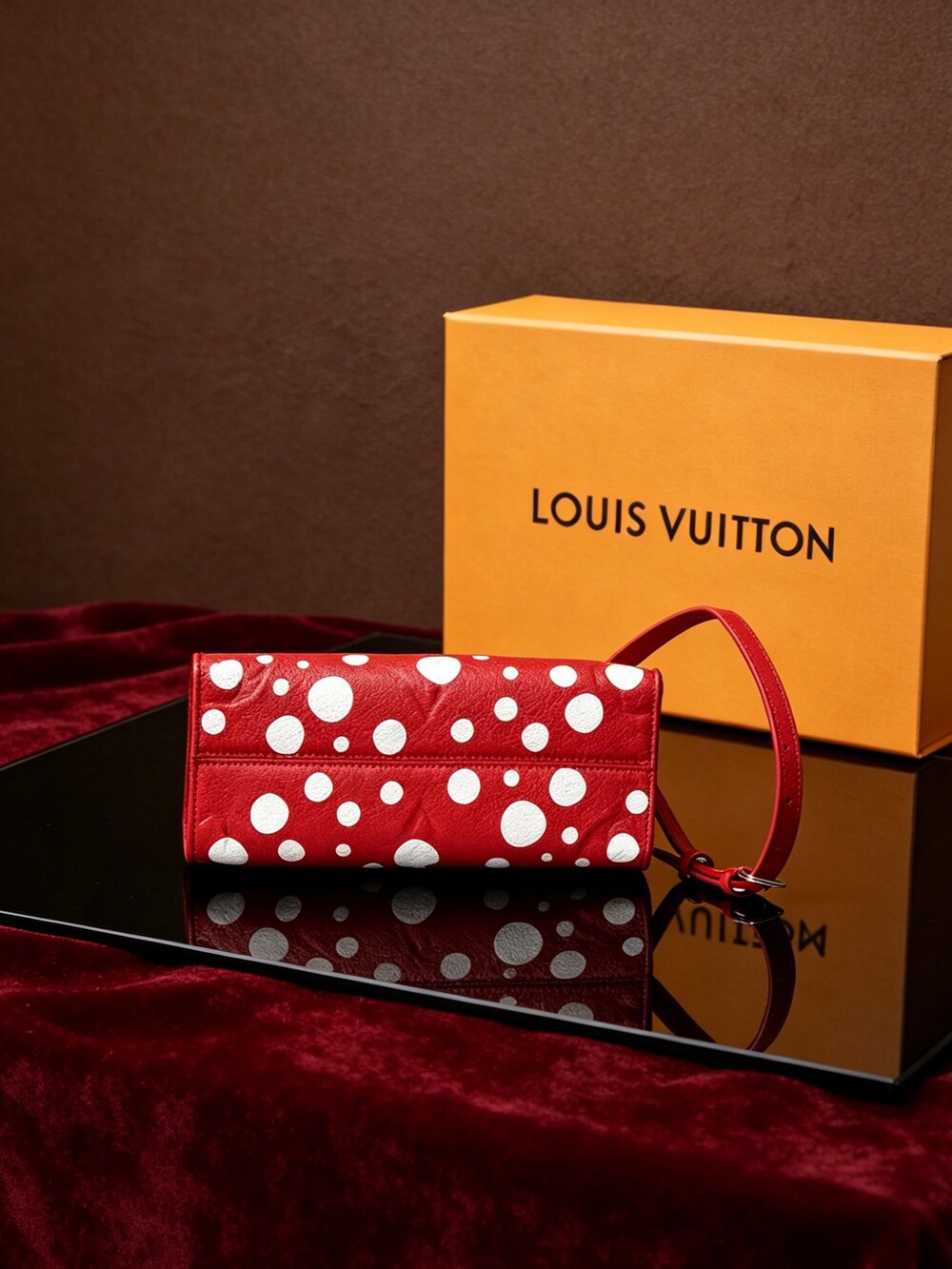 Louis Vuitton MM Tote Bag - Picture 4 of 6